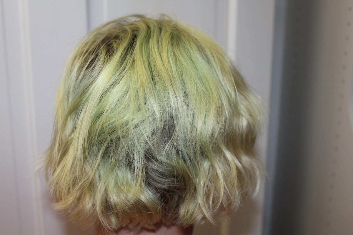 Blonde hair turning green
